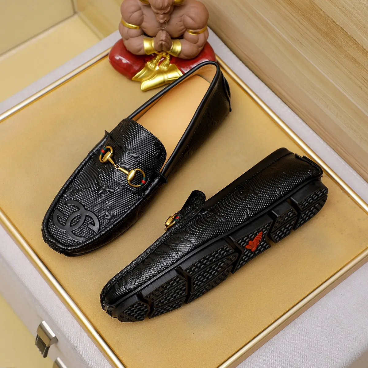 Men's shoes💰380💰🕷🕷️【 GUCCI 】Gucci's best-selling trendy men's casual slip-on shoes 🇨🇳Official website original 1:1 mold 💯Original quality, fine workmanship ☘Fashionable and versatile, perfect shape, comfortable on the feet 🍓Trendy men's recommended model, imported cowhide on the top layer 🎋High-quality pigskin lining, rubber wear-resistant and non-slip outsole, high-end atmosphere, worth owning 🍉Optional 38-44